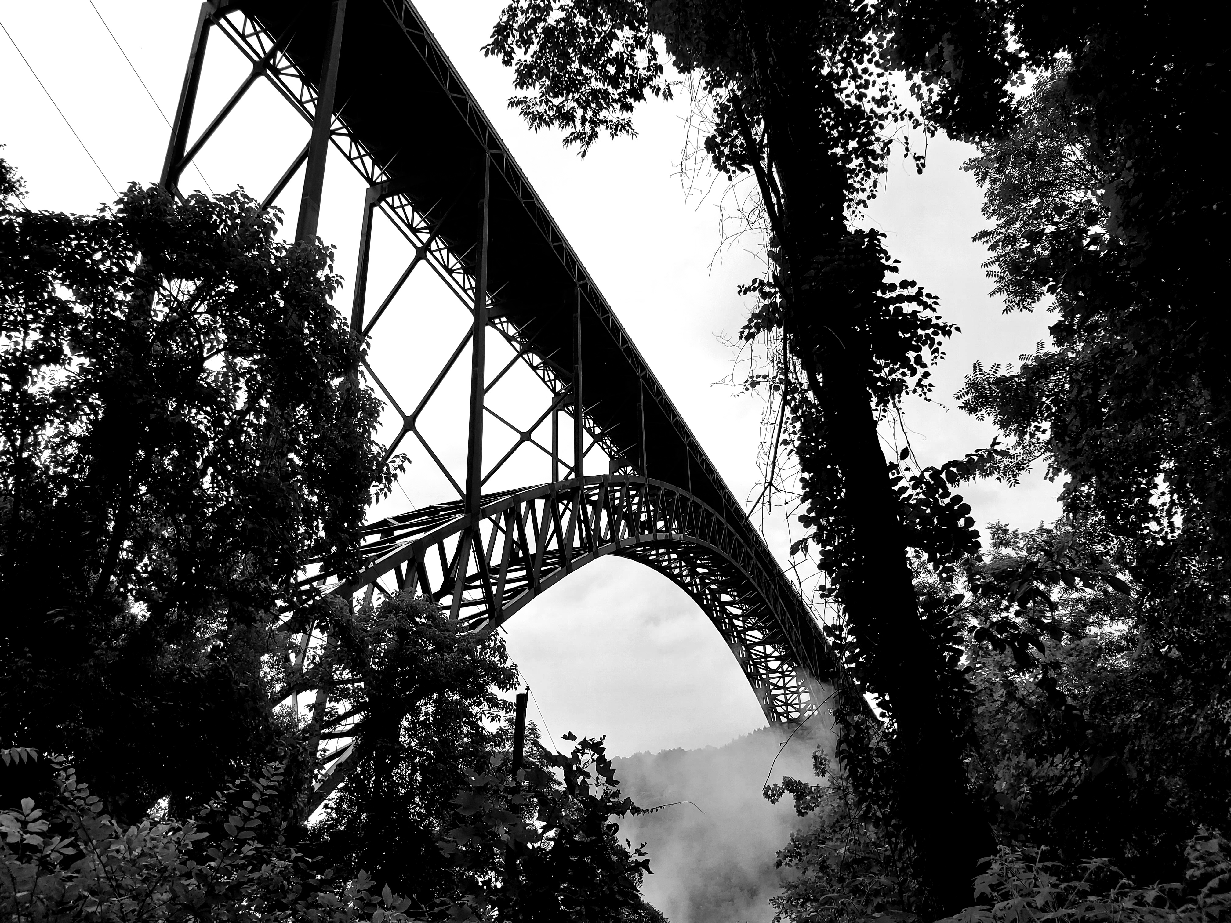 A picture of the new river gorge bridge.